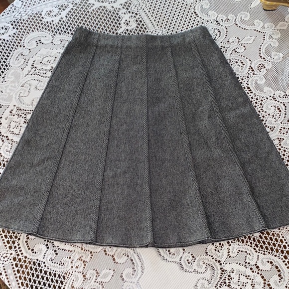 Chelsea and Theodore knit skirt Small - Picture 2 of 9